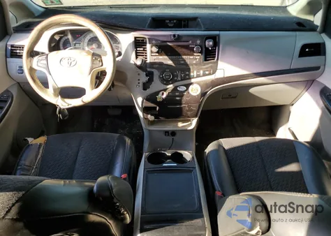 2013 Toyota Sienna Sport z USA, uszkodzony, nr VIN 5TDXK3DC8DS310754